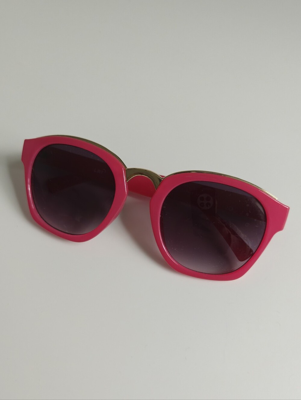 Hot Pink Round Trendy Gold-tone Trim Stylish Sunglass